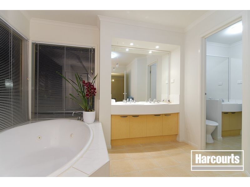 122 Robinswood Parade, Narre Warren South VIC 3805