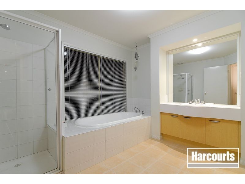 122 Robinswood Parade, Narre Warren South VIC 3805