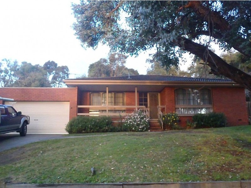 8 Linton Court, Berwick VIC 3806