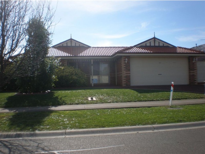 35 McCubbin Way, Berwick VIC 3806