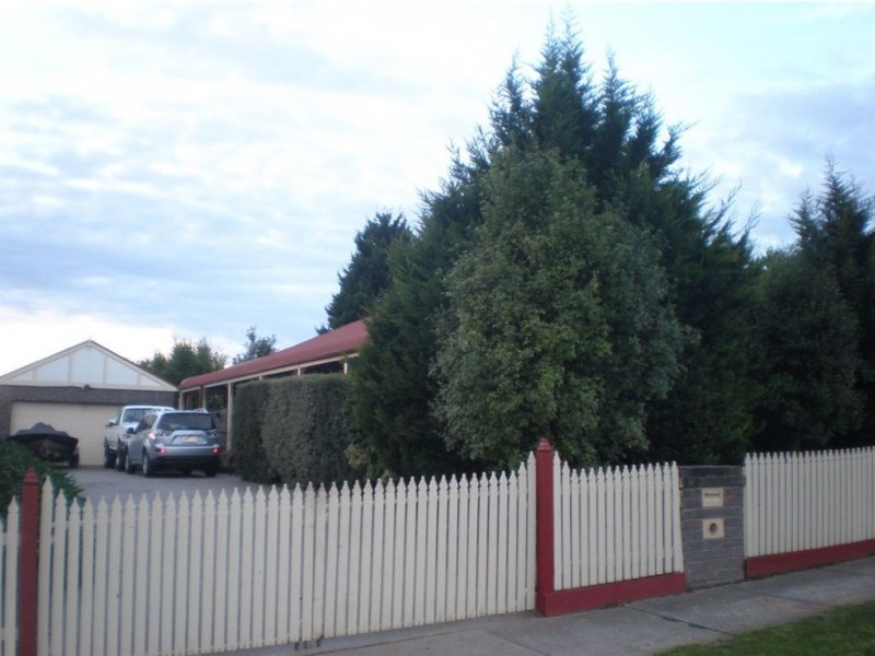 10 Amberly Park Drive, Narre Warren South VIC 3805