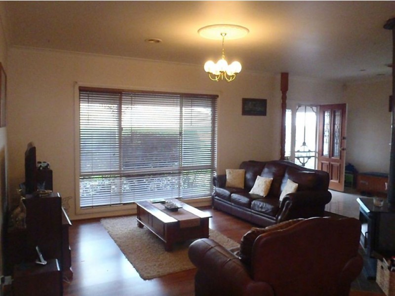 10 Amberly Park Drive, Narre Warren South VIC 3805