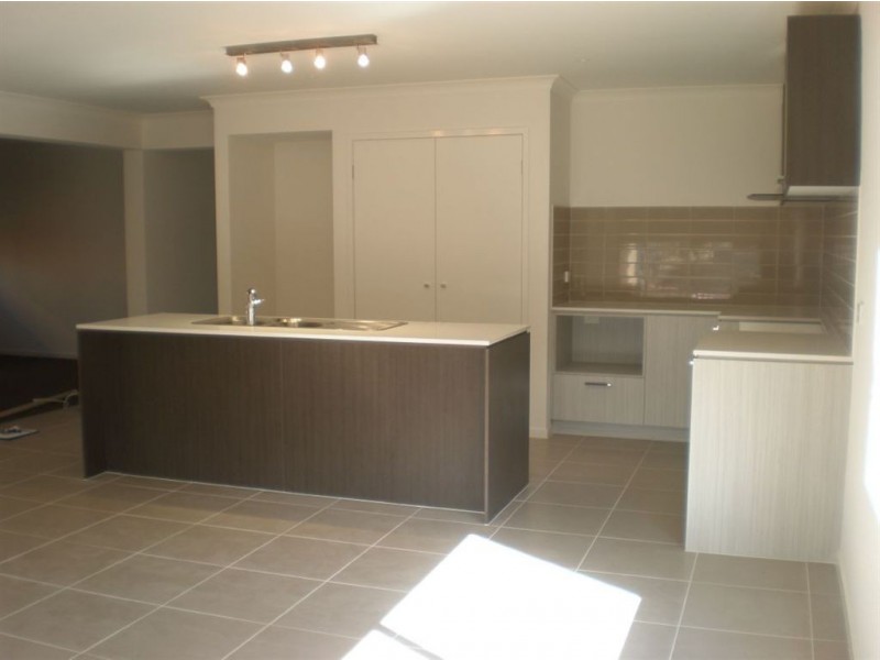 5 Morgan Way, Pakenham VIC 3810