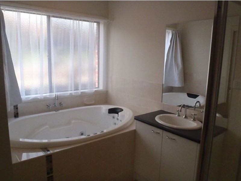 33 Ryelands Drive, Narre Warren VIC 3805