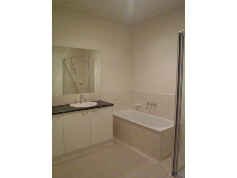 33 Ryelands Drive, Narre Warren VIC 3805