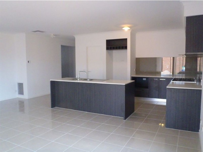 5 Ciliata Street, Cranbourne North VIC 3977