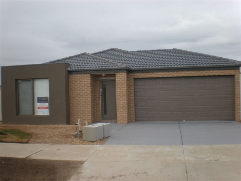 15 Victory Drive, Pakenham VIC 3810