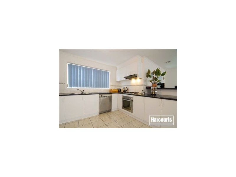 15 Bookham Way, Cranbourne West VIC 3977