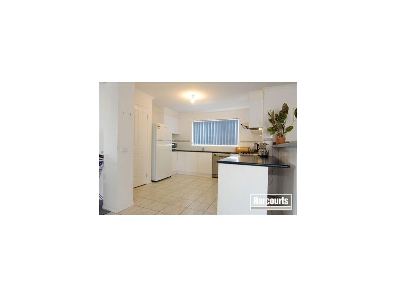 15 Bookham Way, Cranbourne West VIC 3977