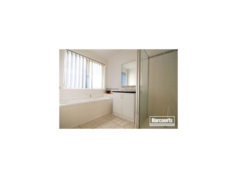 15 Bookham Way, Cranbourne West VIC 3977