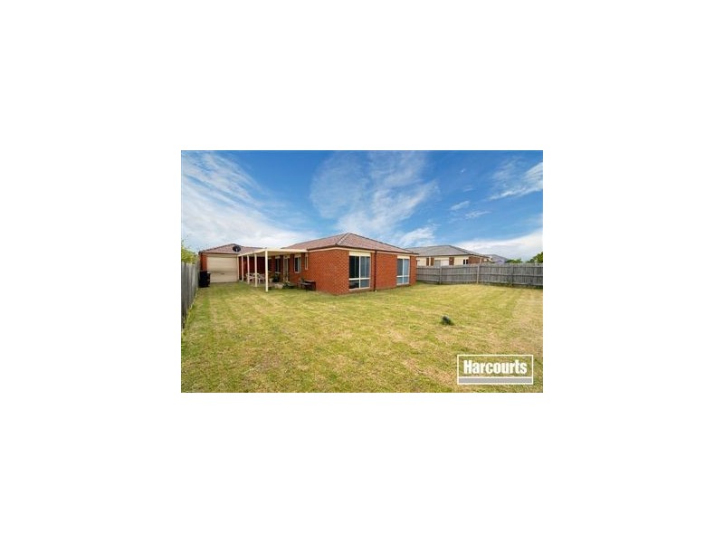 15 Bookham Way, Cranbourne West VIC 3977