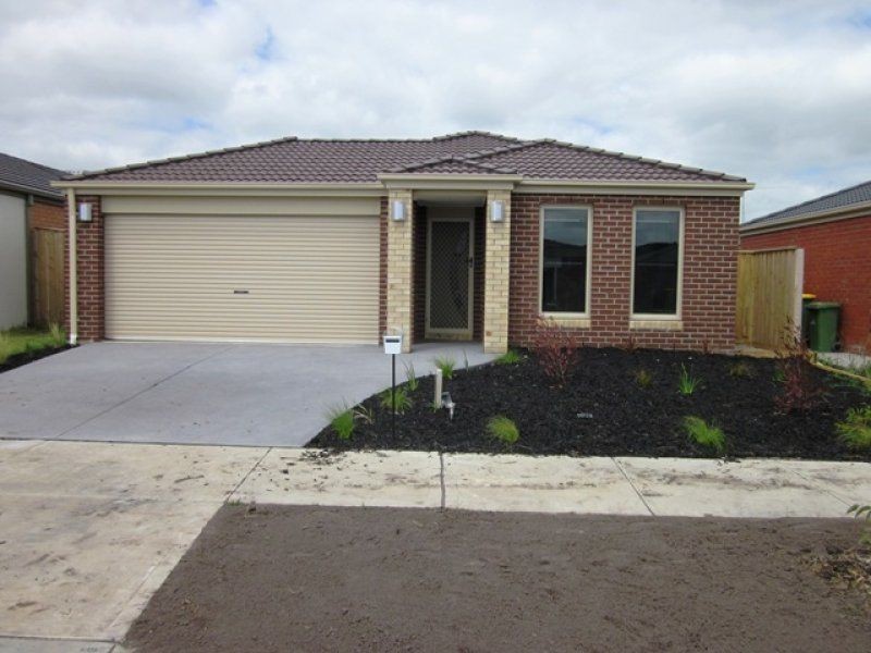 12 Melrose Place, Pakenham VIC 3810