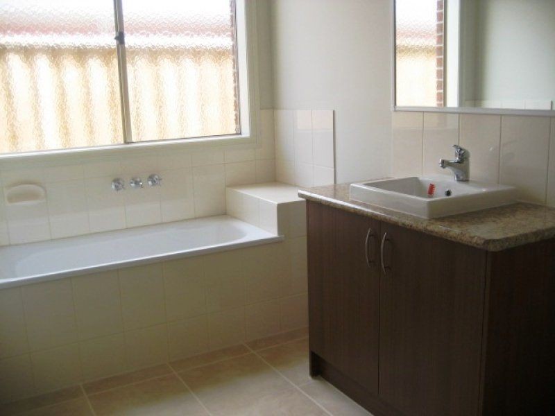 12 Melrose Place, Pakenham VIC 3810