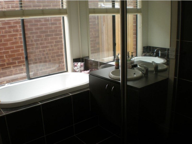 68 Gregson Grove, Lyndhurst VIC 3975