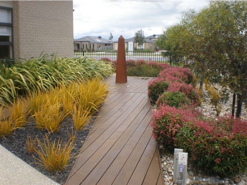 2 Torney Street, Cranbourne East VIC 3977