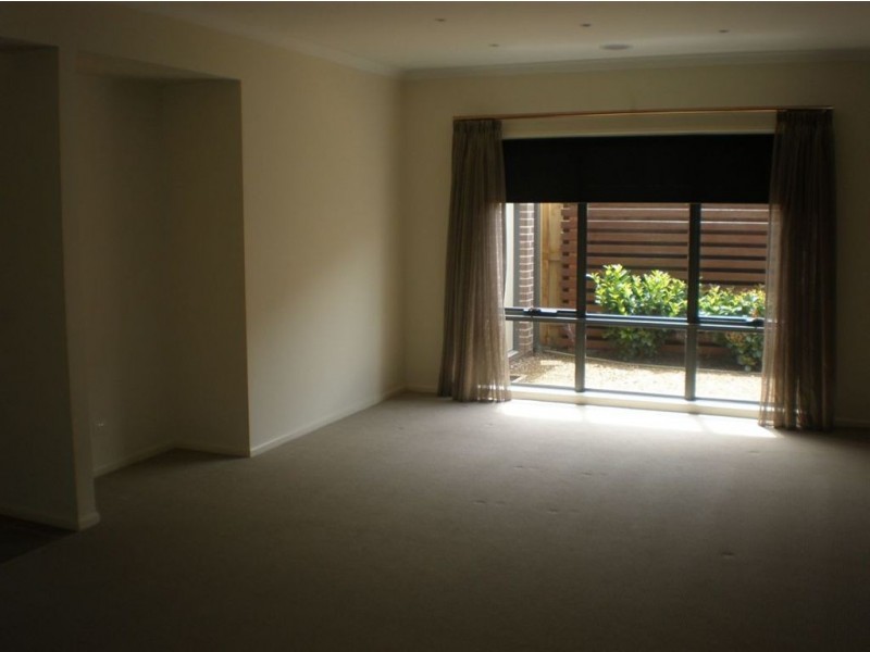 2 Torney Street, Cranbourne East VIC 3977