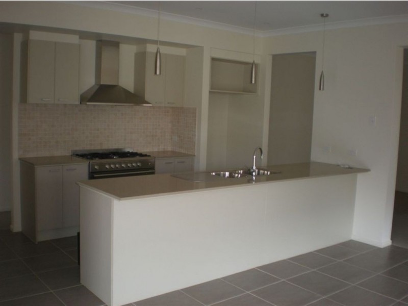 2 Torney Street, Cranbourne East VIC 3977