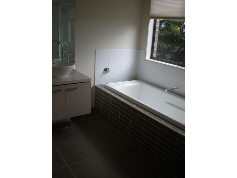 2 Torney Street, Cranbourne East VIC 3977