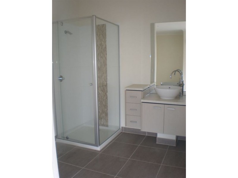 2 Torney Street, Cranbourne East VIC 3977