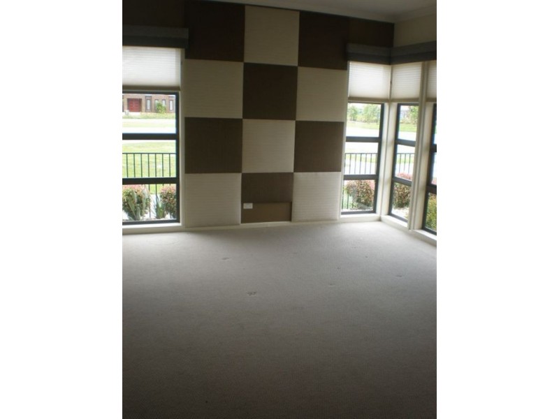 2 Torney Street, Cranbourne East VIC 3977