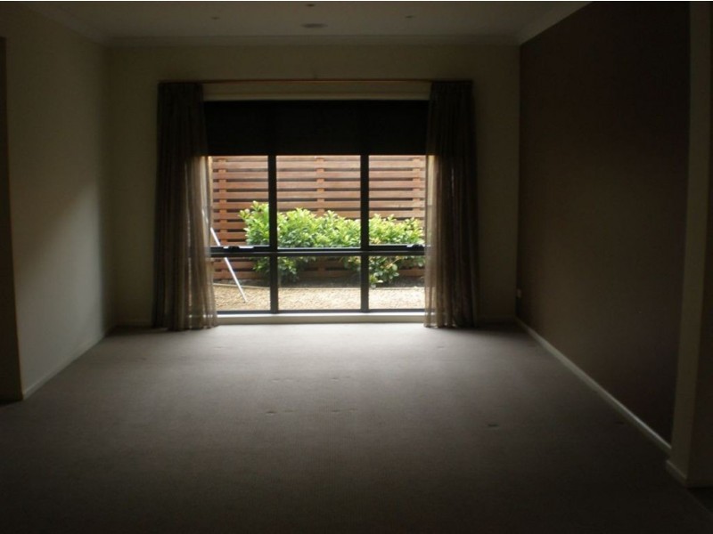 2 Torney Street, Cranbourne East VIC 3977