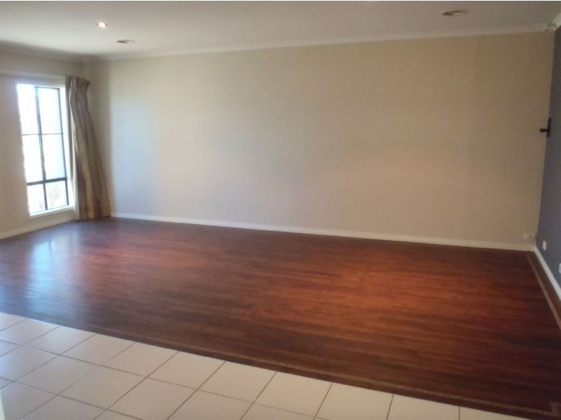 16 Hallmark Drive, Narre Warren South VIC 3805