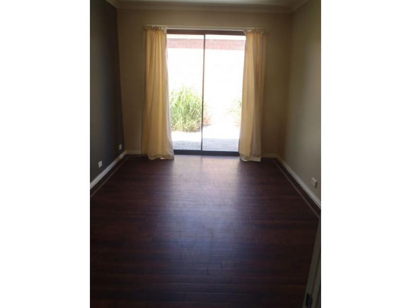 16 Hallmark Drive, Narre Warren South VIC 3805