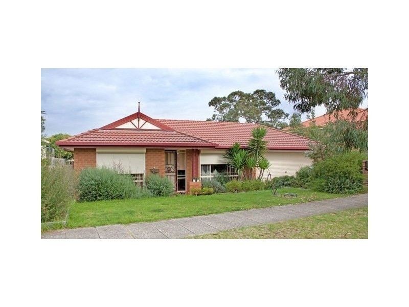 29 Hutchinson Drive, Lynbrook VIC 3975