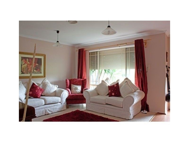 29 Hutchinson Drive, Lynbrook VIC 3975