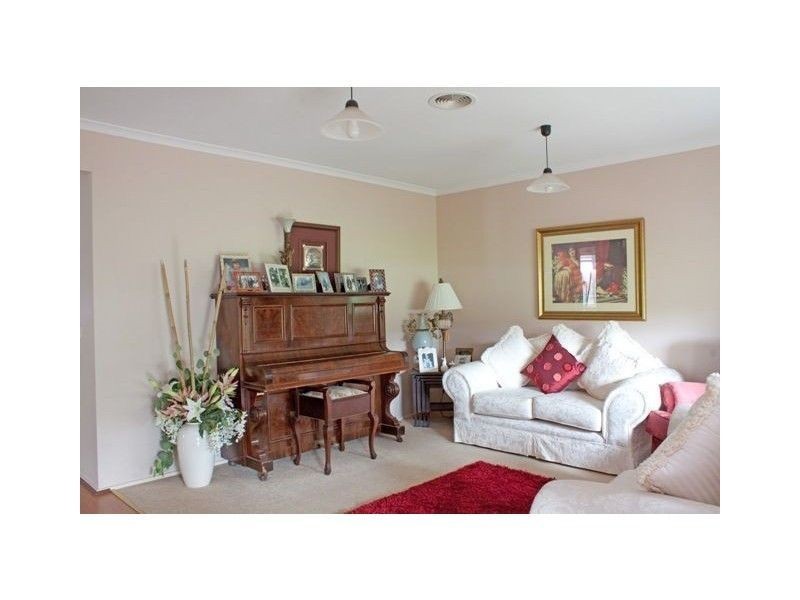 29 Hutchinson Drive, Lynbrook VIC 3975