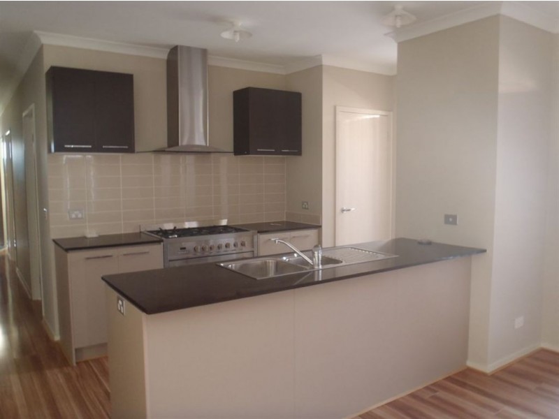 86 Selandra Boulevard, Clyde North VIC 3978