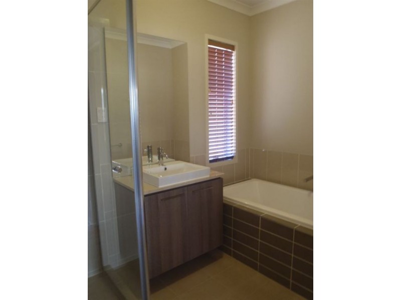 86 Selandra Boulevard, Clyde North VIC 3978