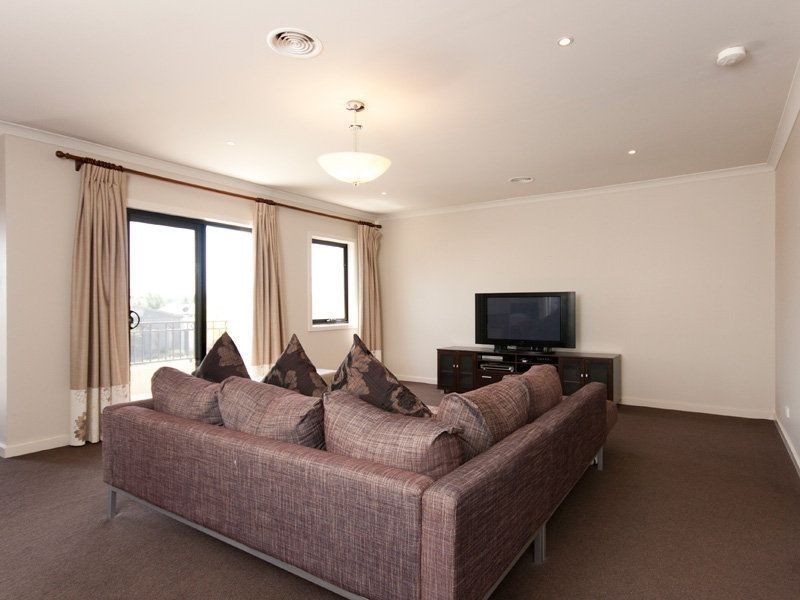 29 Golden Grove Drive, Narre Warren South VIC 3805