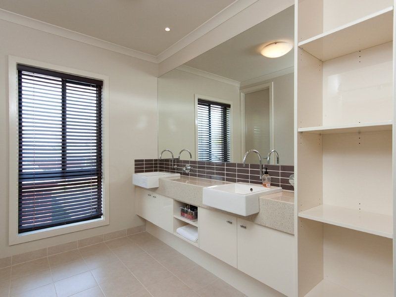 29 Golden Grove Drive, Narre Warren South VIC 3805