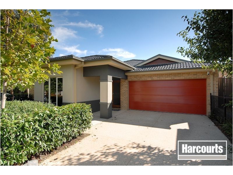 8 Nature Circuit, Cranbourne North VIC 3977