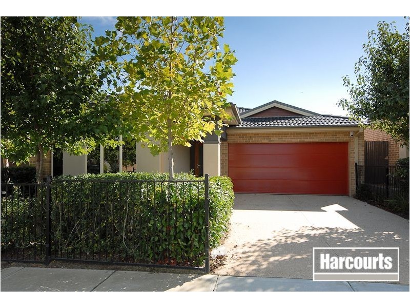 8 Nature Circuit, Cranbourne North VIC 3977