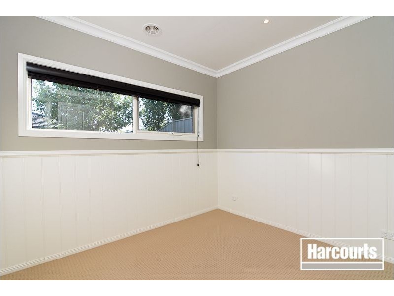 8 Nature Circuit, Cranbourne North VIC 3977