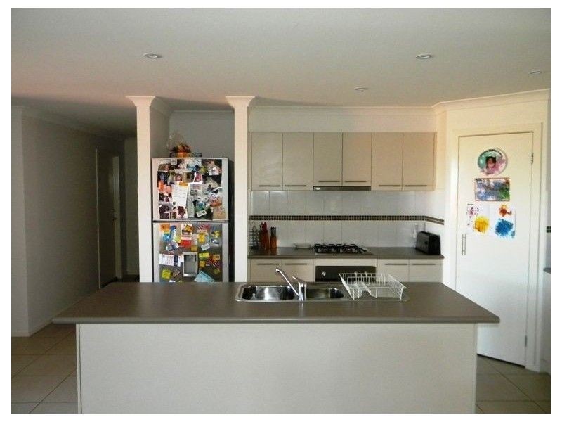 10 Greenview  Court,, Cranbourne North VIC 3977