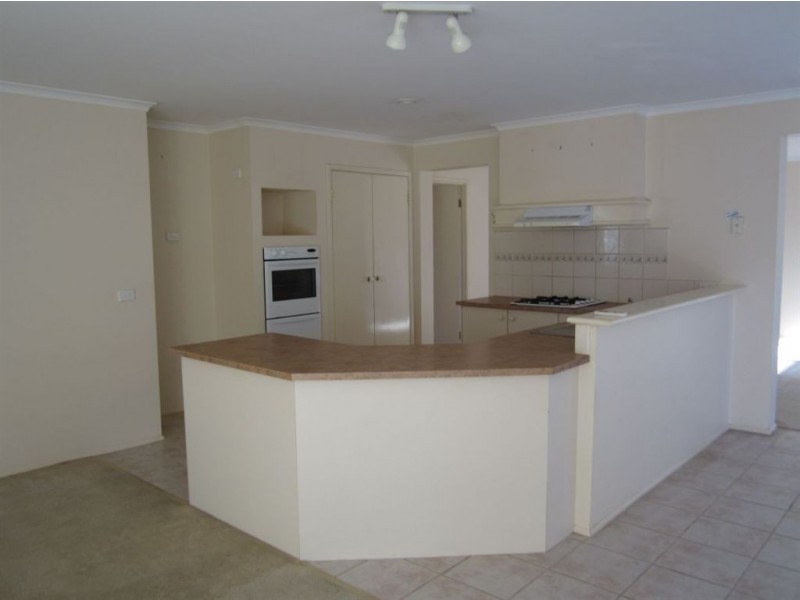 18 Pendle Close, Narre Warren South VIC 3805