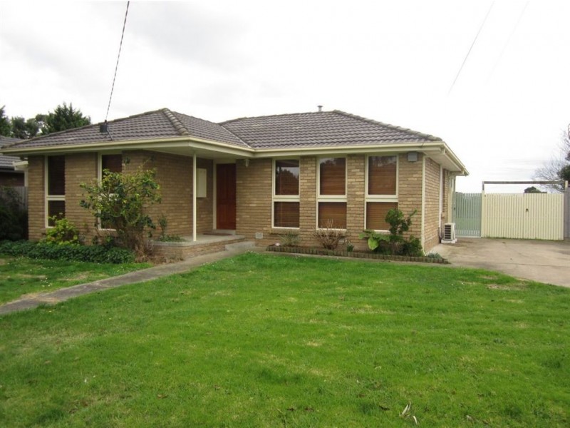 13 Fenfield Street, Cranbourne VIC 3977