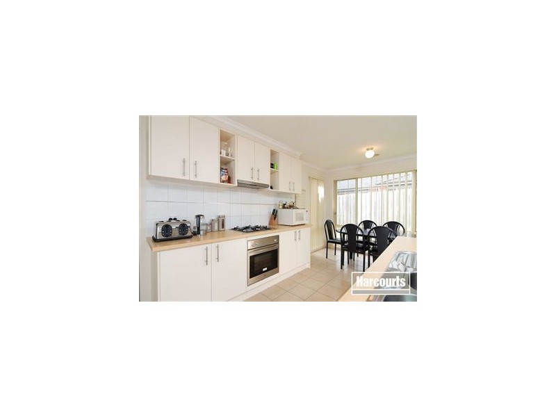 8 Athena Court, Cranbourne VIC 3977
