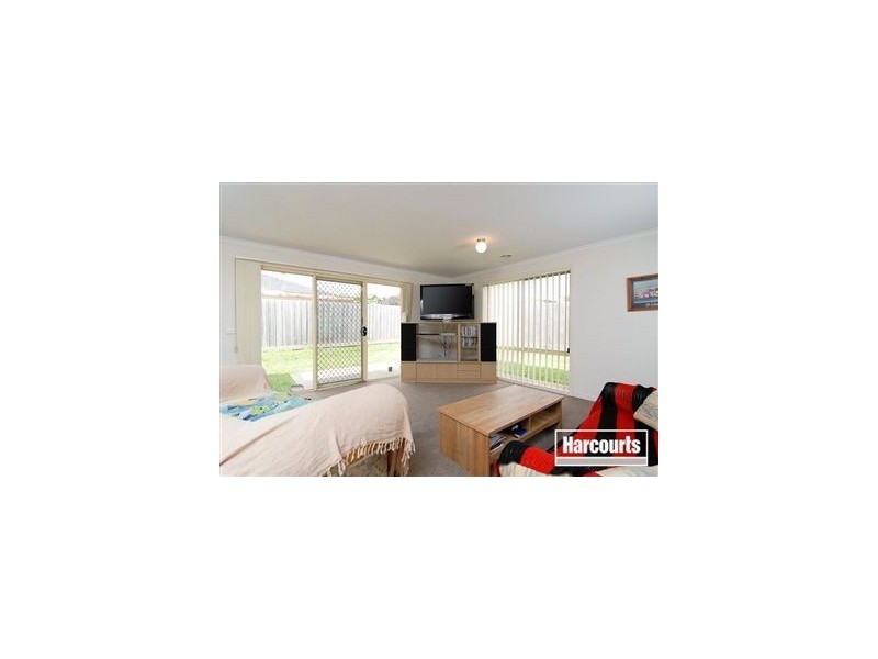 8 Athena Court, Cranbourne VIC 3977