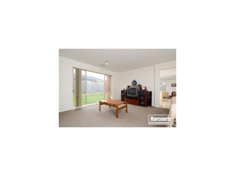 8 Athena Court, Cranbourne VIC 3977