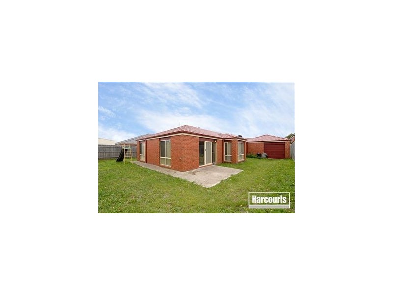 8 Athena Court, Cranbourne VIC 3977