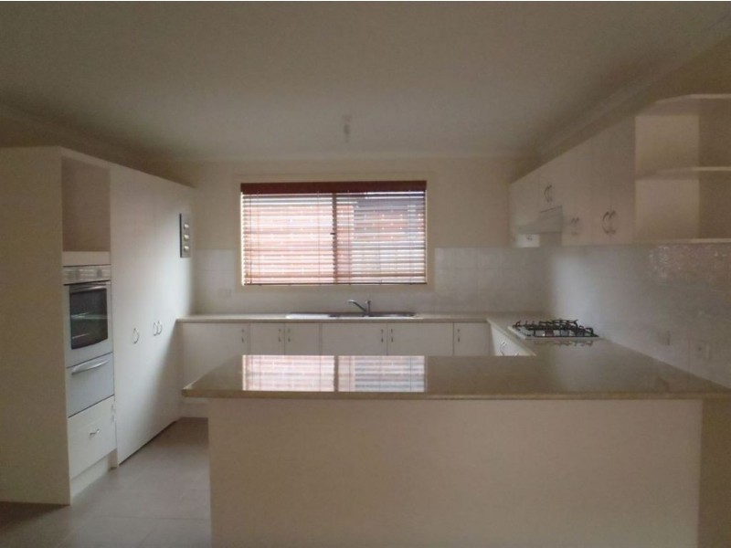 35 Tomasetti Crescent, Narre Warren VIC 3805