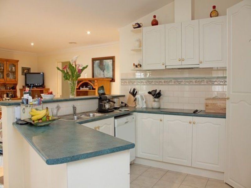 37 Hunt Club Blvd, Cranbourne East VIC 3977