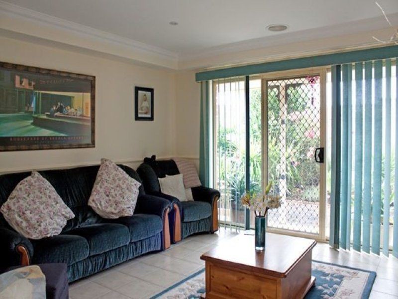 37 Hunt Club Blvd, Cranbourne East VIC 3977