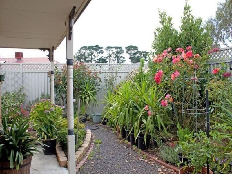 37 Hunt Club Blvd, Cranbourne East VIC 3977