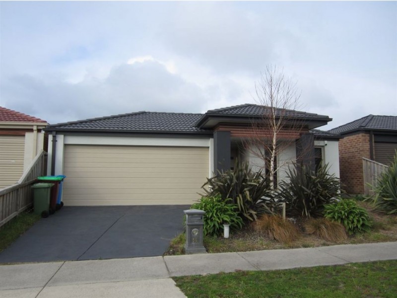 16 Snowdonia Road, Cranbourne North VIC 3977