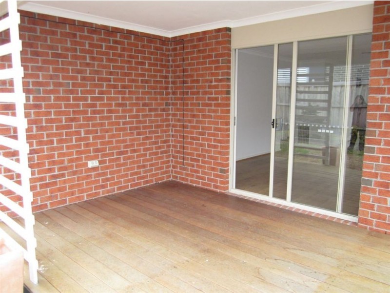 16 Snowdonia Road, Cranbourne North VIC 3977